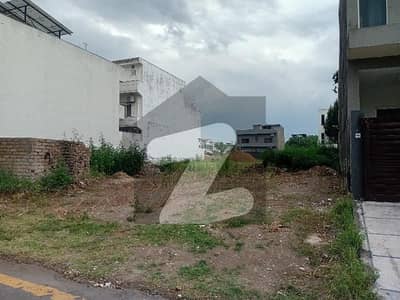 30X60 D-12/4 FACING 40X80/MARGALLA PLOT FOR SALE
