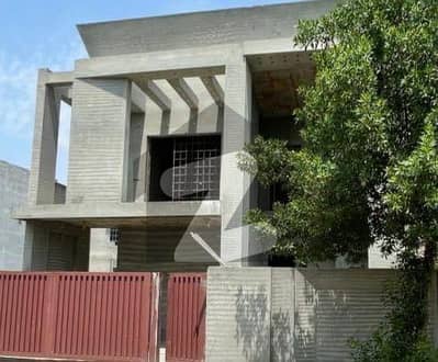 DOBLE HIGHT LOBBY, GREY STRUCTURE HOUSE 8 MARLA AVAILABLE FOR SALE IN C BLOCK
