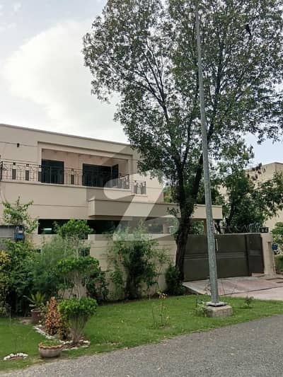 10 Marla Bungalow near park
