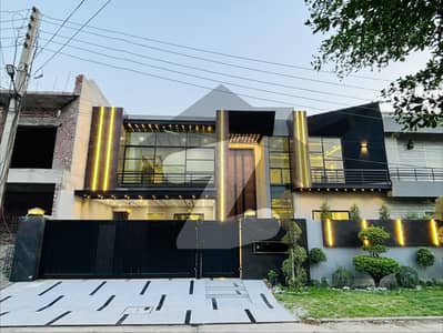 واپڈا ٹاؤن فیز 1 واپڈا ٹاؤن,ملتان میں 6 کمروں کا 1 کنال مکان 7.25 کروڑ میں برائے فروخت۔