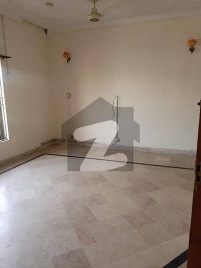 ای ۔ 11/4 ای ۔ 11,اسلام آباد میں 2 کمروں کا 10 مرلہ بالائی پورشن 1.0 لاکھ میں کرایہ پر دستیاب ہے۔