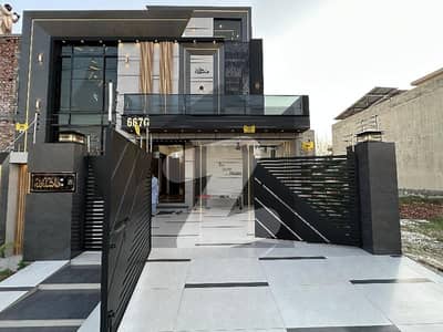 10 Marla Brand New & Luxury House For Sale