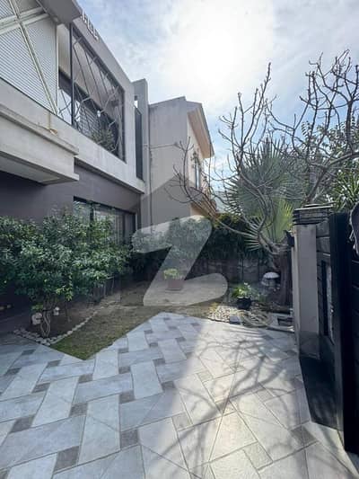 10 Marla Bungalow prime Located