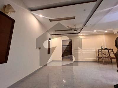 10 Marla Slidely Use House 5 Bedroom With Basement For Sale In Lake City Meadows (statelife) Lahore