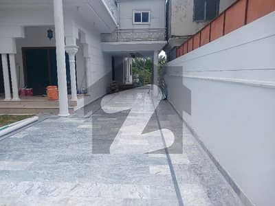 F10 size 600 Double story house 5beds Rent 390000 Real pic