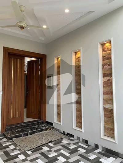 Prime Location Wapda Town House Sized 10 Marla Is Available