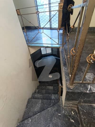 ڈی ایچ اے فیز 4 ڈیفنس (ڈی ایچ اے),لاہور میں 4 کمروں کا 10 مرلہ مکان 1.8 لاکھ میں کرایہ پر دستیاب ہے۔