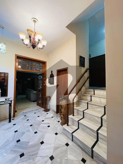 1 kanal House proper Double unite Hot location phase 3