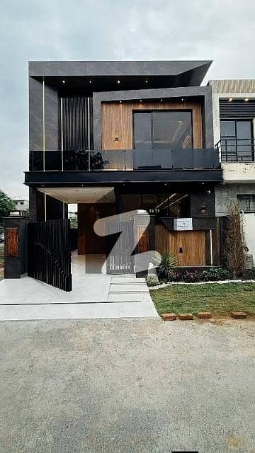 5 Marla House For Rent 3 Bedroom With Attach Bath Kitchen TV Lounge Drawing Room The Beautiful Place And Near The Park And The Beautiful House