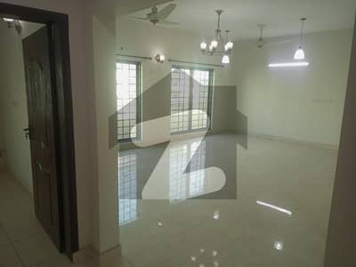 10 MARLA 3 BEDROOMS APARTMENT AVAILABLE FOR RENT