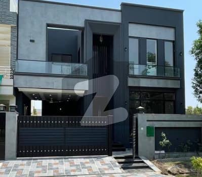 BRAND NEW FACING PARK HOUSE 8 MARLA AVAILABLE FOR SALE IN BAHRIA ORCHARD LAHORE