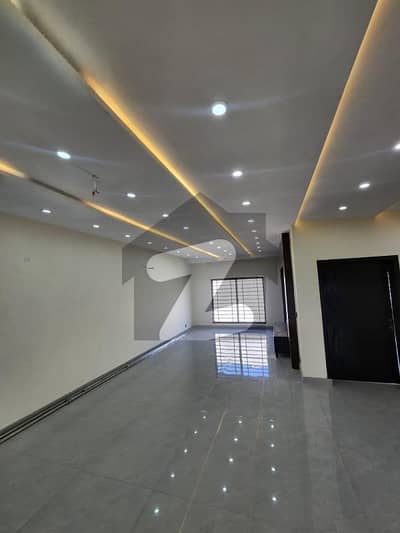10 Marla House Beautiful Location LDA Approved