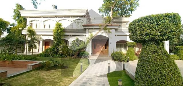 ڈی ایچ اے فیز 8 ڈیفنس (ڈی ایچ اے),لاہور میں 8 کمروں کا 52 کنال فارم ہاؤس 10.0 لاکھ میں کرایہ پر دستیاب ہے۔