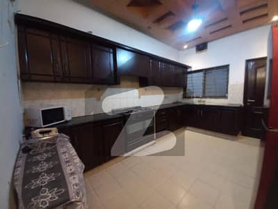 10 MARLA BEAUTIFULL UPPER PORION AVALIABLE FOR RENT IN DHA DEFANCE