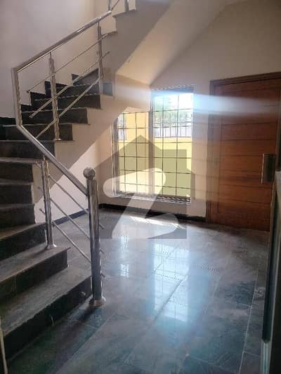 ٹاپ سٹی 1 اسلام آباد میں 6 کمروں کا 1 کنال مکان 2.5 لاکھ میں کرایہ پر دستیاب ہے۔
