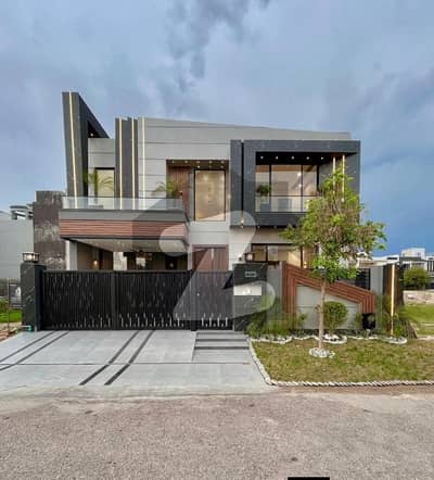 1kanal house available for rent
