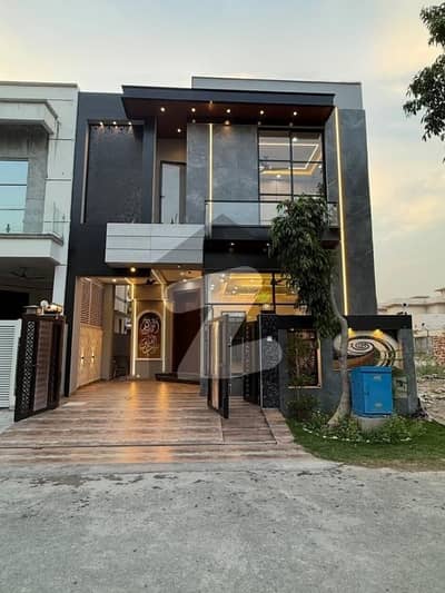 5 Marla Luxury Modren House for sale phase 6 DHA Lahore