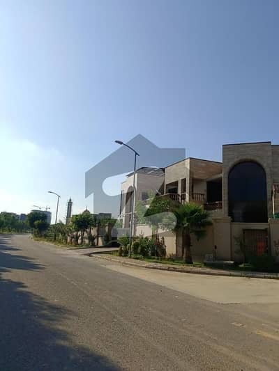 ٹاپ سٹی 1 - بلاک ڈی ٹاپ سٹی 1,اسلام آباد میں 10 مرلہ رہائشی پلاٹ 1.85 کروڑ میں برائے فروخت۔