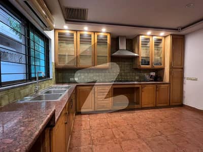 ONE KANAL BEAUTIFULL UPPER PORTION AVALIABLE FOR RENT IN DHA DEFANCE