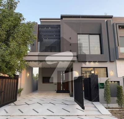 8 Marla Elite A-Plus Quality Designer House for Sale in Best Block of Bahria Orchard Lahore
