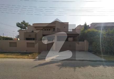 Don'T Miss Out This Beautiful 1 Kanal House For Rent