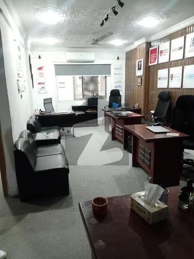 BLUE AREA 750-SQUARE FEET OFFICE FOR RENT