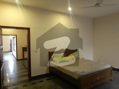 2 Kanal House with 10 Beds and a Basement