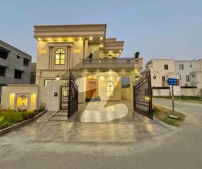 سٹی ہاؤسنگ سوسائٹی گوجرانوالہ میں 5 کمروں کا 11 مرلہ مکان 5.75 کروڑ میں برائے فروخت۔