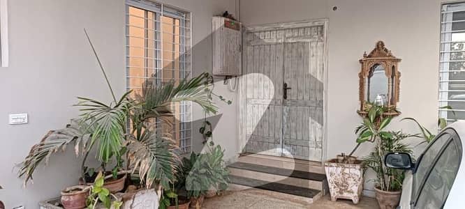 GROUND PORTION FLOOR FOR RENT DHA PHASE 8. VERY WELL MAINTAINED PORTION