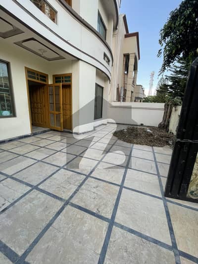 BEAUTIFUL LOCATION HOUSE FOR RENT