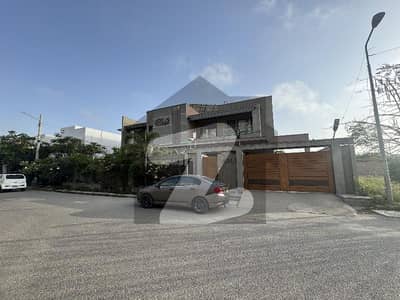 1000 Square Yards 8 Rooms Basement - 6 Years Old Construction Available For Sale At Phase 8 Zone A