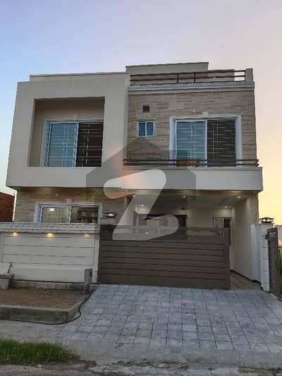 ممتاز سٹی اسلام آباد میں 5 کمروں کا 8 مرلہ مکان 3.3 کروڑ میں برائے فروخت۔