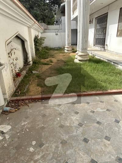 گلشنِ اقبال - بلاک 7 گلشنِ اقبال,گلشنِ اقبال ٹاؤن,کراچی میں 11 کمروں کا 1 کنال دفتر 7.5 لاکھ میں کرایہ پر دستیاب ہے۔