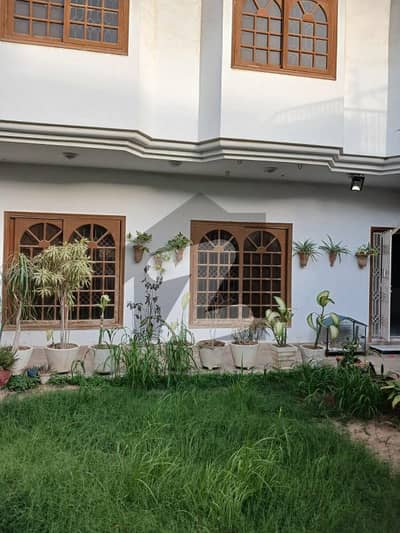 Federal B- Area Block-13 Double Story Vip Location 6 Bedrooms With Attached Bathrooms 400 Square Yard Garden Backside Cricket Stadium