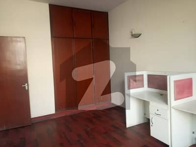 750-Sqare Feet 2nd Floor Available For Rent Bank Sqare market Model town C block