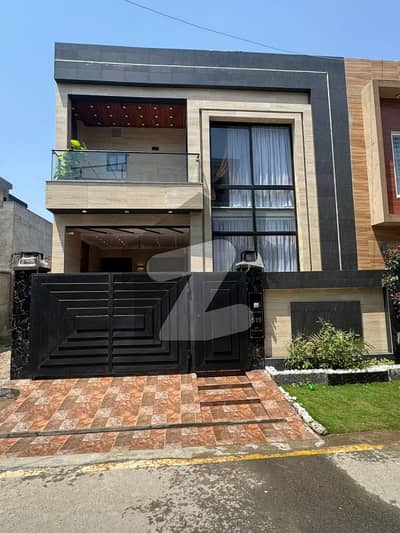Prime Location Park View City House Sized 5 Marla For sale