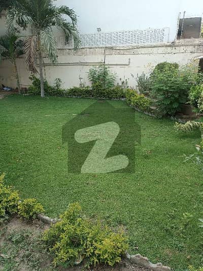 گلشنِ اقبال - بلاک 7 گلشنِ اقبال,گلشنِ اقبال ٹاؤن,کراچی میں 11 کمروں کا 2 کنال دفتر 6.5 لاکھ میں کرایہ پر دستیاب ہے۔