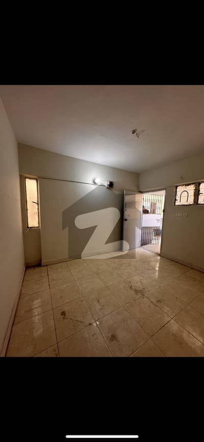 3rd Floor Gulshan E Iqbal Block 11 Kda Lease Flat In HOOR PALACE Just Opposite Metro. (No Lift)