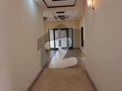 ڈی ایچ اے فیز 6 ڈیفنس (ڈی ایچ اے),لاہور میں 3 کمروں کا 1 کنال بالائی پورشن 1.1 لاکھ میں کرایہ پر دستیاب ہے۔