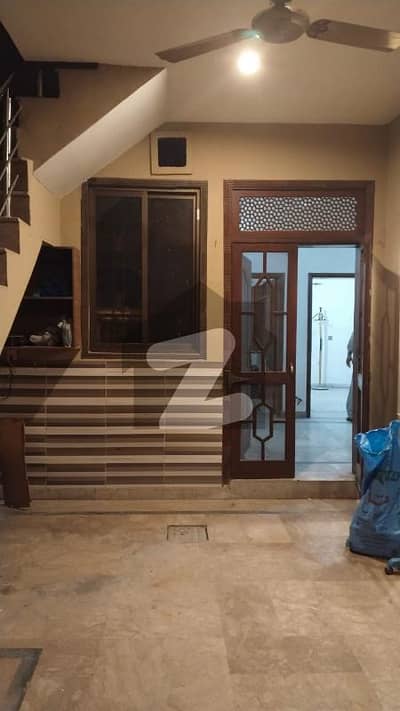 پی جی ای سی ایچ ایس فیز 2 پنجاب گورنمنٹ ایمپلائیز سوسائٹی,لاہور میں 4 کمروں کا 5 مرلہ مکان 2.15 کروڑ میں برائے فروخت۔
