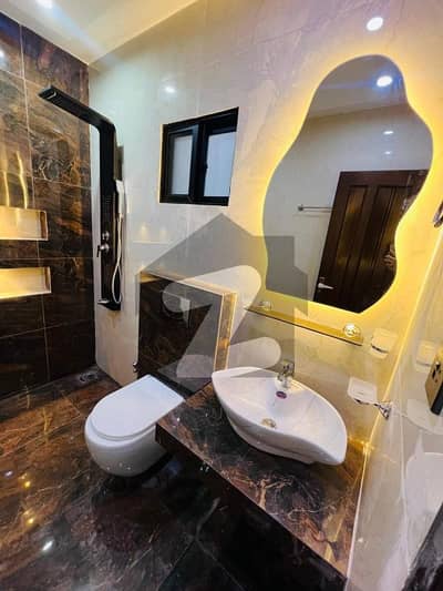 1 KANAL UPPER PORTION FOR RENT LOWER LOCK MAIN COLLEGE ROAD LHR