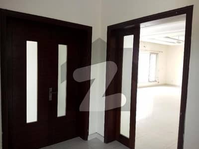 بحریہ ٹاؤن فیز 7 بحریہ ٹاؤن راولپنڈی,راولپنڈی میں 5 کمروں کا 12 مرلہ مکان 1.35 لاکھ میں کرایہ پر دستیاب ہے۔