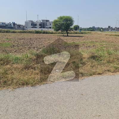 4 MARLA COMMERCIAL FACING 8 MARLA 60 FT RD IDEAL LOCATION DIRECT APPROACH