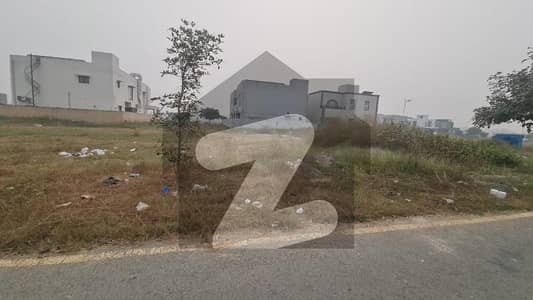 ڈی ایچ اے فیز 8 - بلاک ایکس فیز 8,ڈیفنس (ڈی ایچ اے),لاہور میں 1 کنال رہائشی پلاٹ 4.2 کروڑ میں برائے فروخت۔