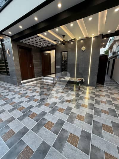 10 MARLA FULL HOUSE AVAILABLE FOR RENT IN CENTRAL PARK HOUSING SCHEME LAHORE
