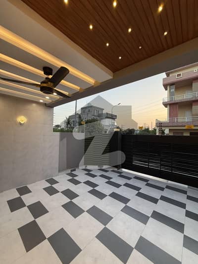 10 MARLA FULL HOUSE AVAILABLE FOR RENT IN CENTRAL PARK HOUSING SCHEME LAHORE