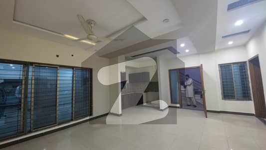 10 Marla 3 Bed Apartment Available For Rent