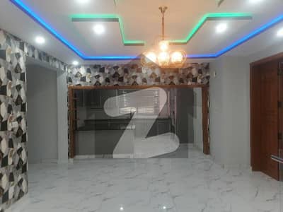 بحریہ ٹاؤن فیز 3 بحریہ ٹاؤن راولپنڈی,راولپنڈی میں 5 کمروں کا 1 کنال مکان 2.5 لاکھ میں کرایہ پر دستیاب ہے۔