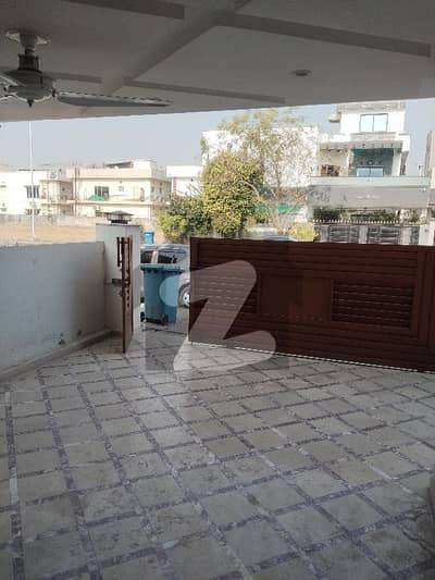 بحریہ ٹاؤن فیز 3 بحریہ ٹاؤن راولپنڈی,راولپنڈی میں 4 کمروں کا 10 مرلہ مکان 4.1 کروڑ میں برائے فروخت۔
