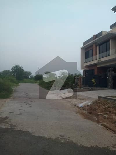 Beautiful Location 8 Marla Plot For Sale